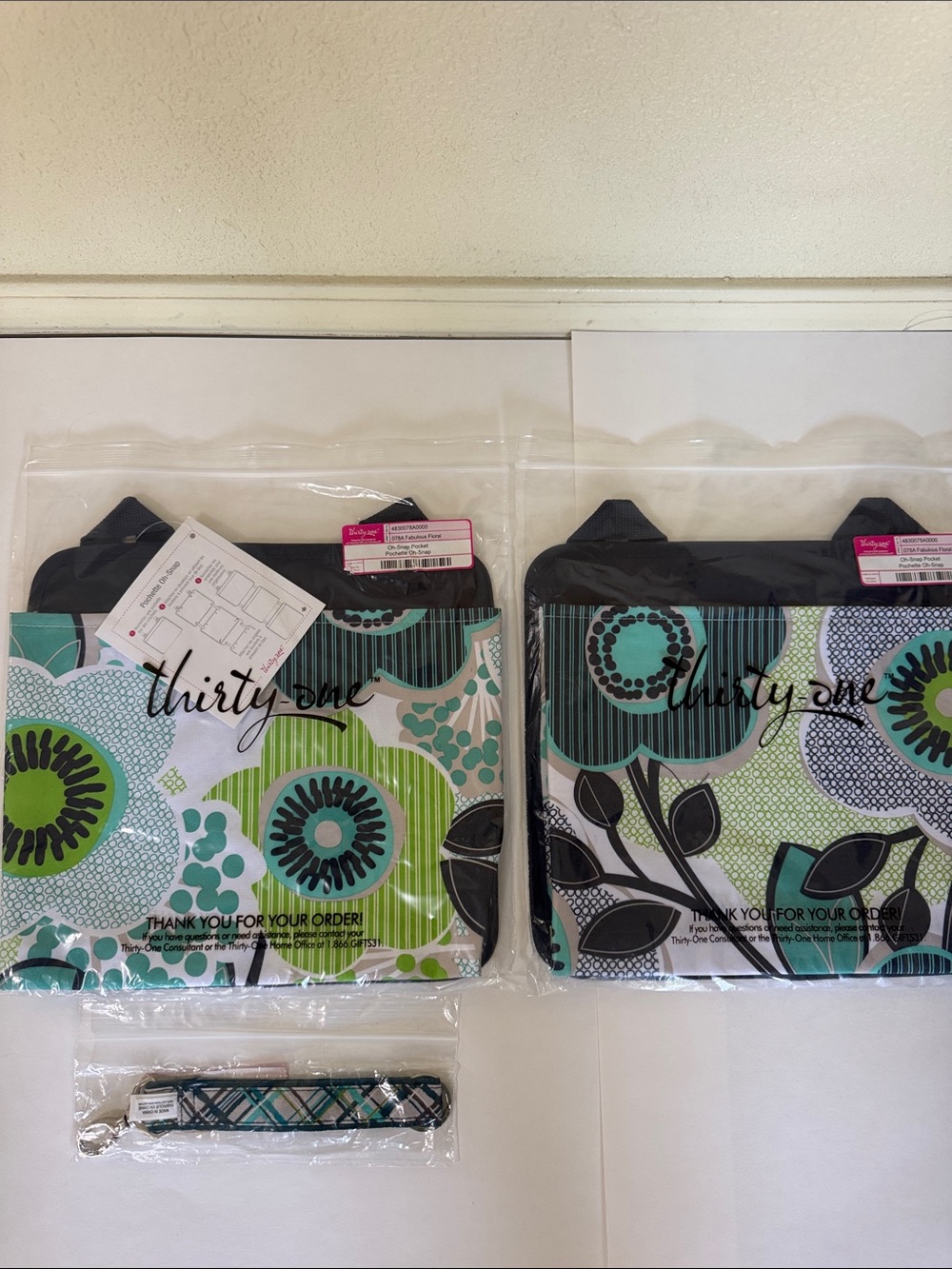 Thirty-One Oh-Snap Pocket set of 2 and key fob
